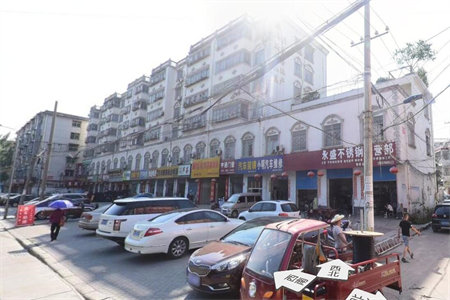 金龙大道西外东华农贸市场3室2厅2卫南